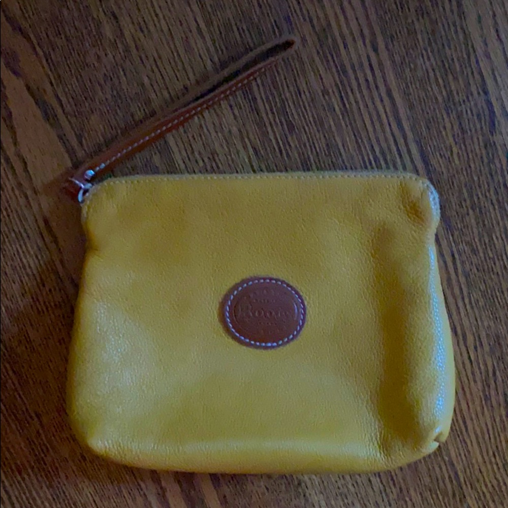Roots pebble leather wristlet clutch like new
